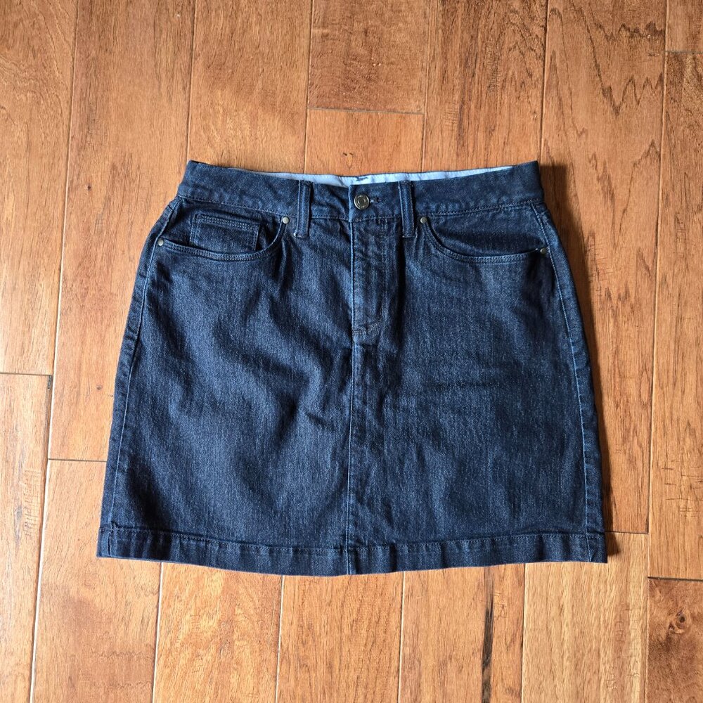 Croft & Barrow The Classic Skort Mid Stretch Super Dark Denim Wash Size 10